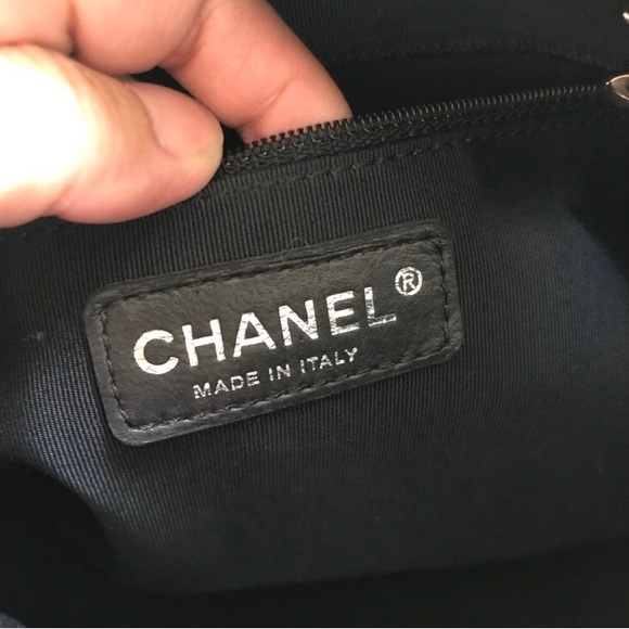 Rare Alert π¨ Vintage CHANEL Cambon Line Mini black nylon and patent leather - Picture 5 of 16
